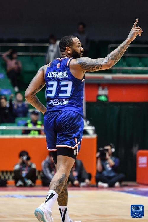 活塞队队长格兰特绝地狼狈，拼尽全力绝杀对手