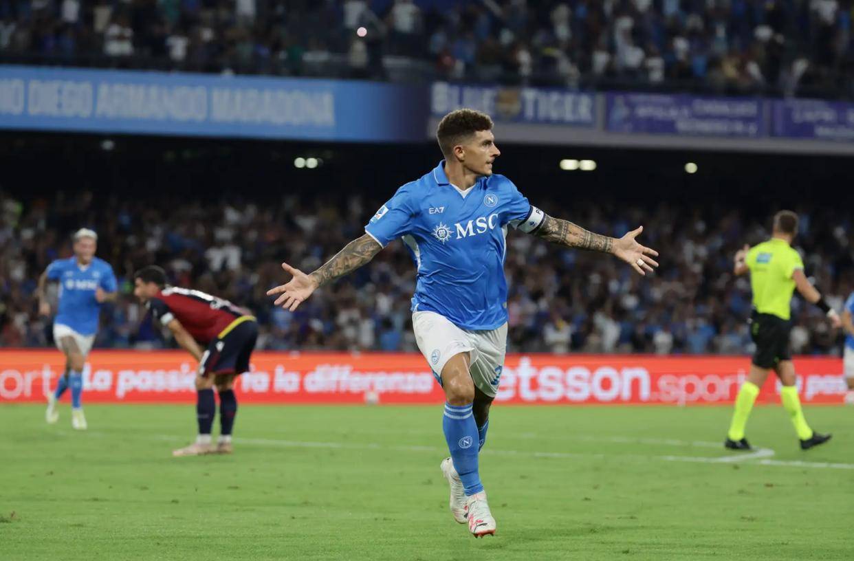 关于罗马主场战胜那不勒斯，保持不败之身的信息