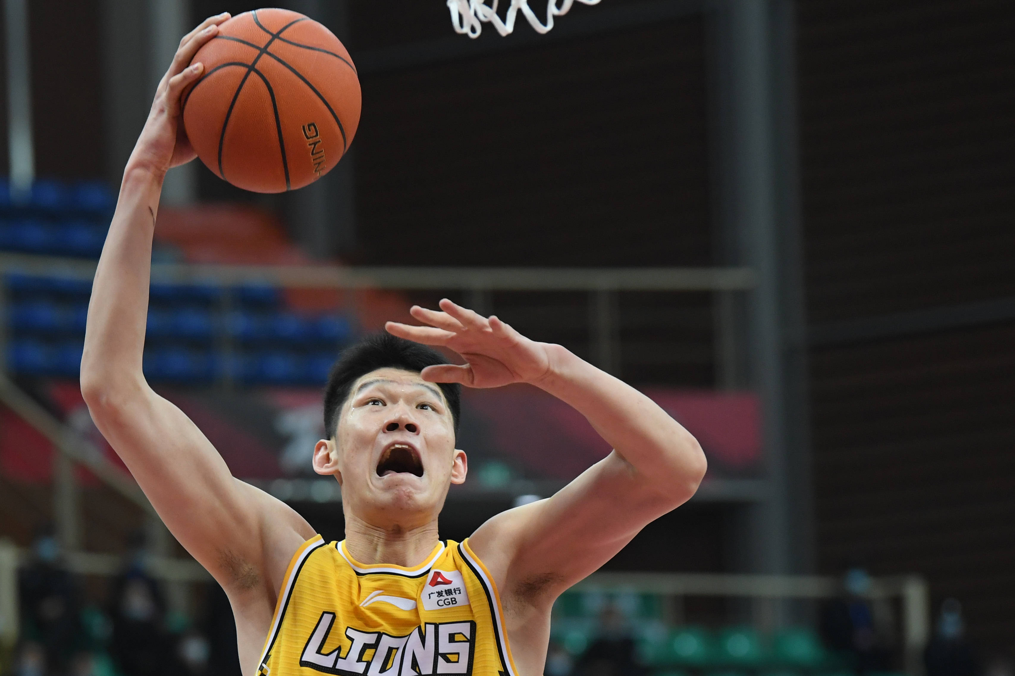 包含新人突显实力，老将领衔团队追赶的词条