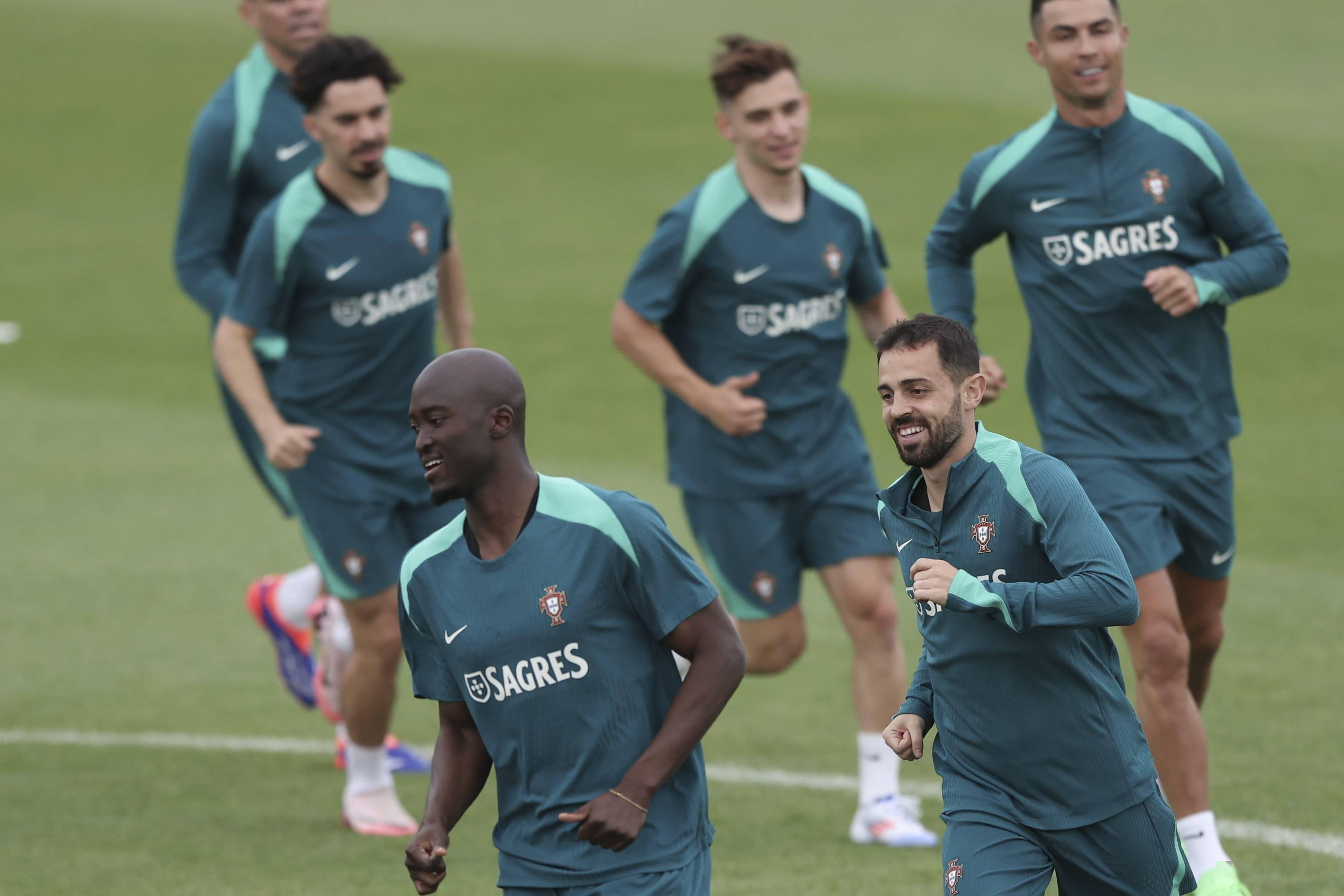 im电游-葡萄牙国家队在比赛中实力横扫对手