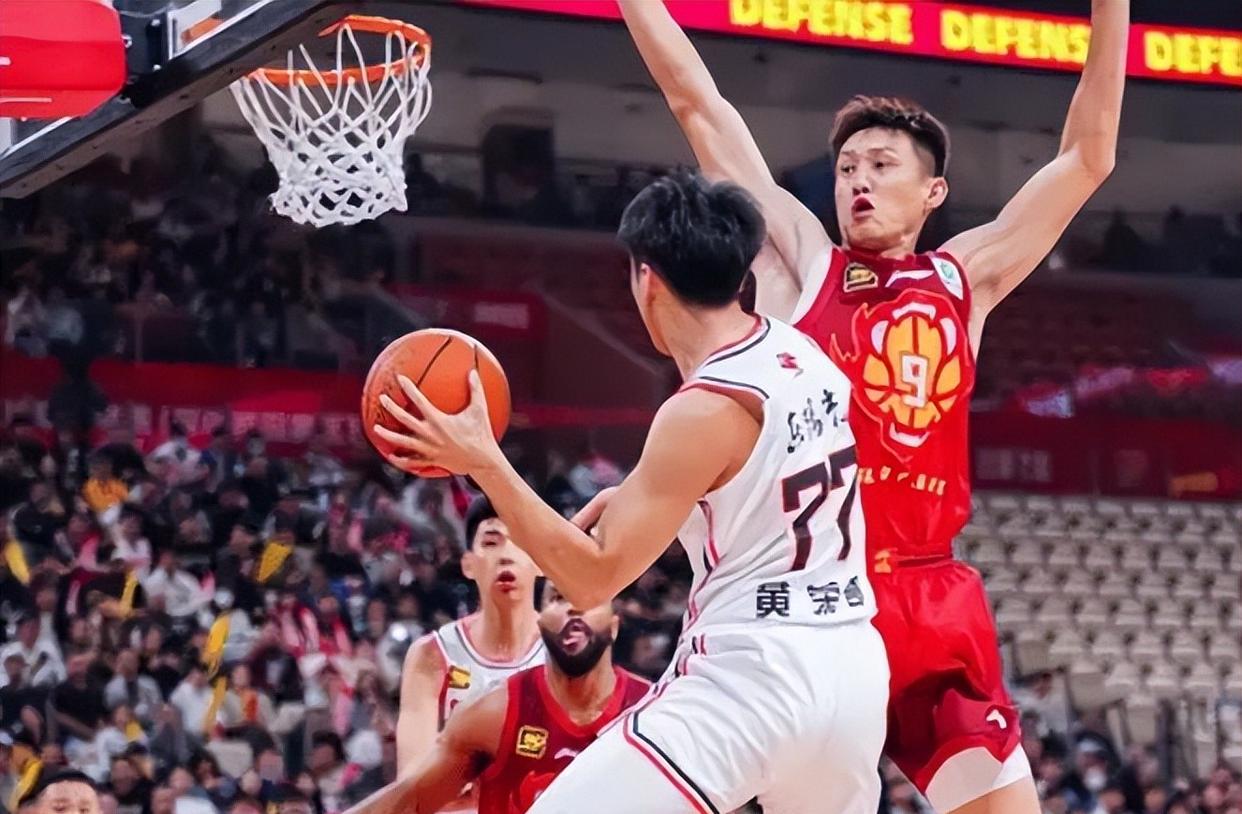 CBA球员合练备战新赛季，誓取辉煌成就的简单介绍