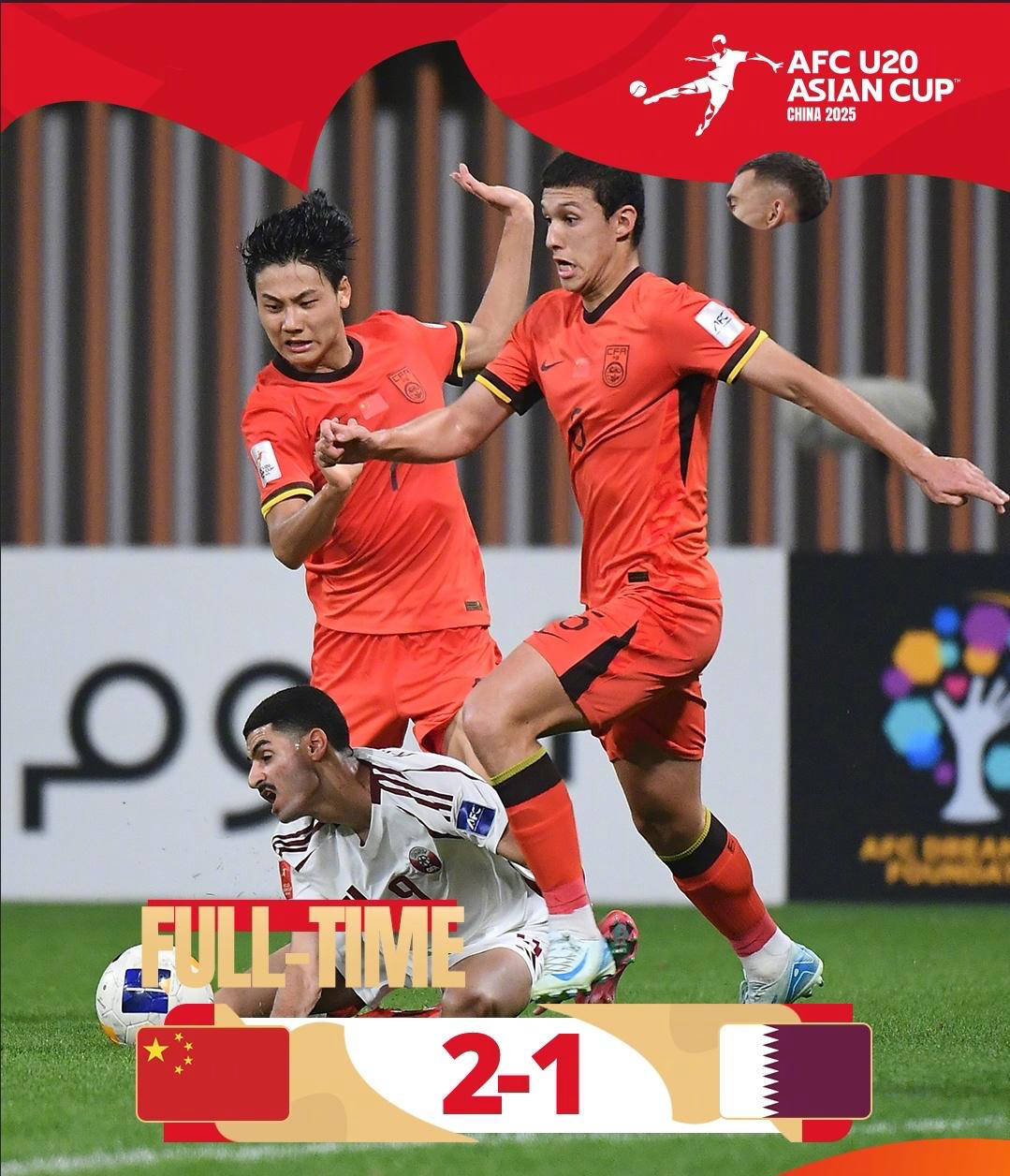 关于足球明星表现抢眼，引来球迷关注的信息