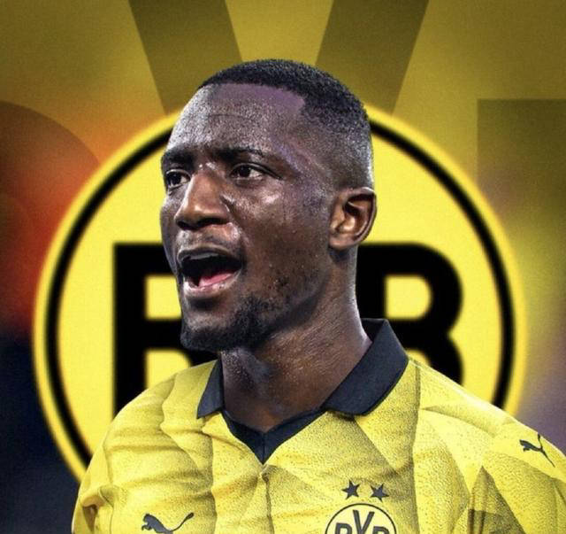 多特蒙德队主教练大胆试验新战术，备战关键比赛的简单介绍