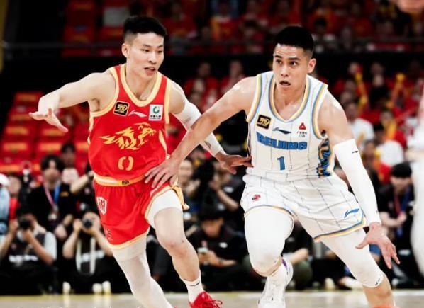 包含列夫奥斯队客场大胜，疯狂追赶积分榜的词条