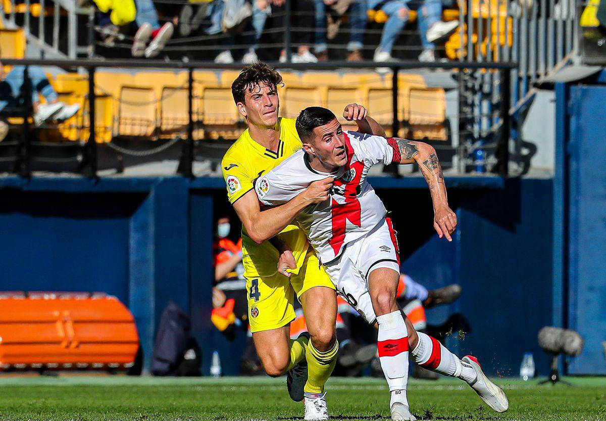 包含比利亚雷亚尔主场告捷，追赶前列的词条