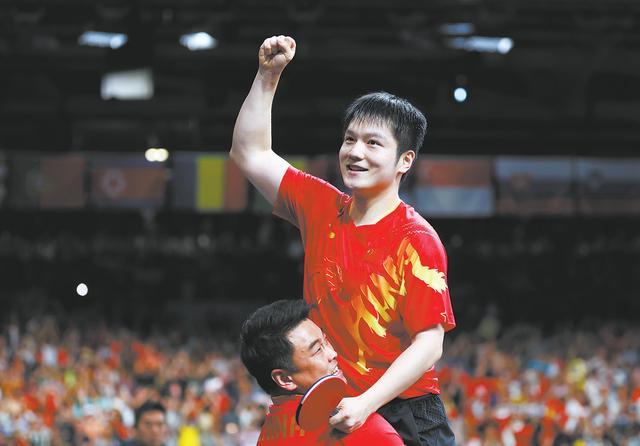 日本男子游泳队员实现意外逆袭