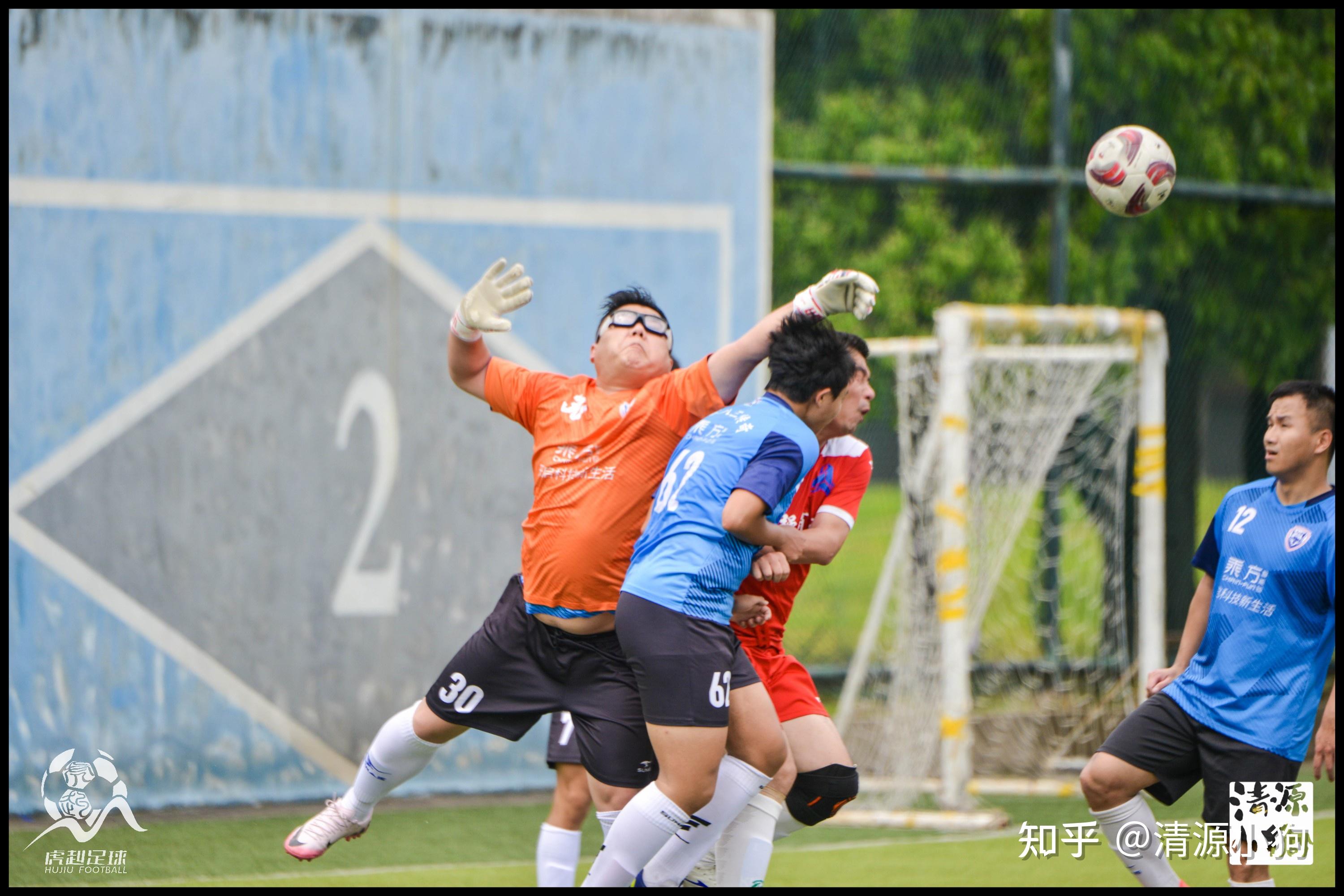 im电竞官网-包含顶级对决，国内足球联赛球队力争上游的词条