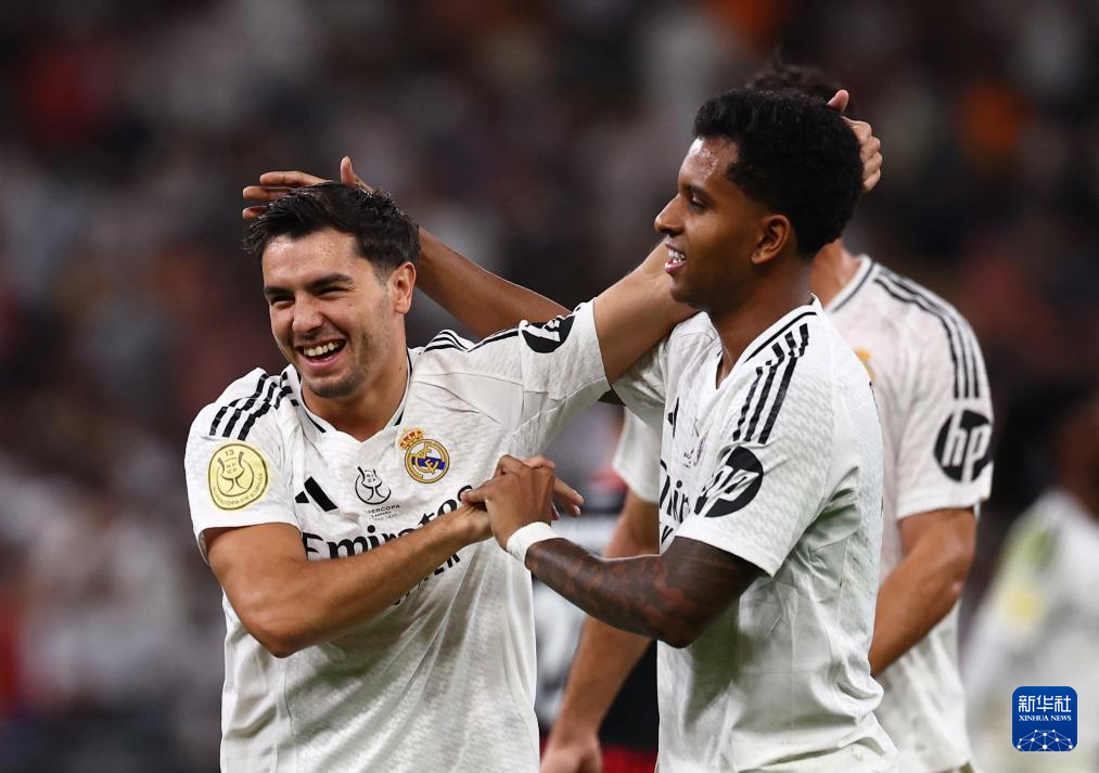 -西班牙队大比分胜出，晋级淘汰赛