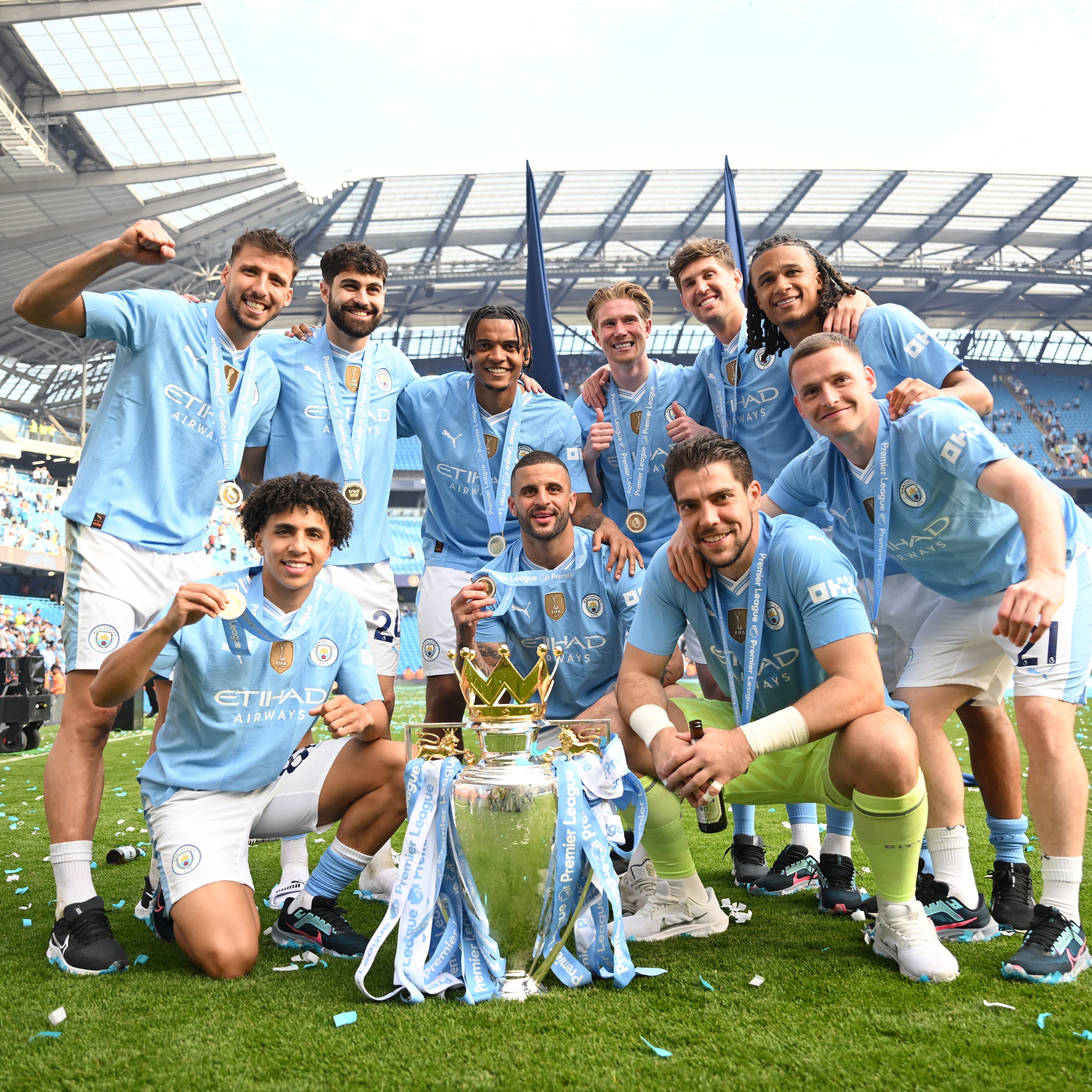 包含曼城客场大胜，实掌联赛领先地位的词条