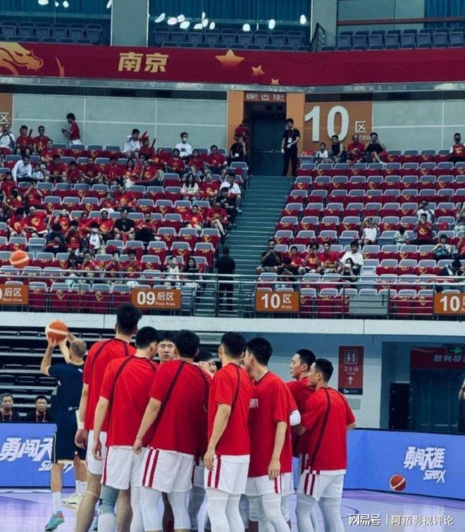 球队训练场地不尽人意引发球员不满