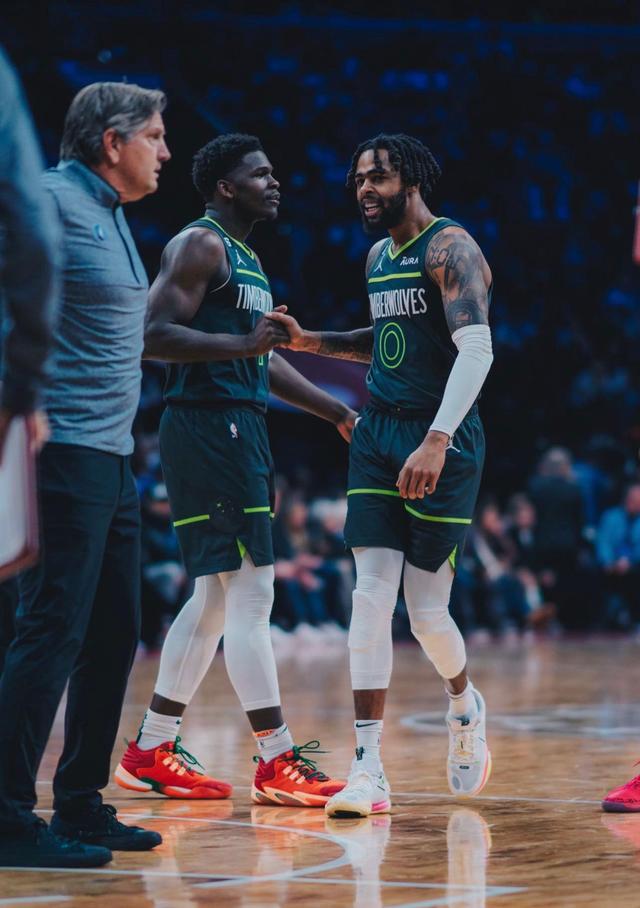 im电竞APP下载-缓冲转攻！森林狼对费城人，超级对决燃烧火力之战