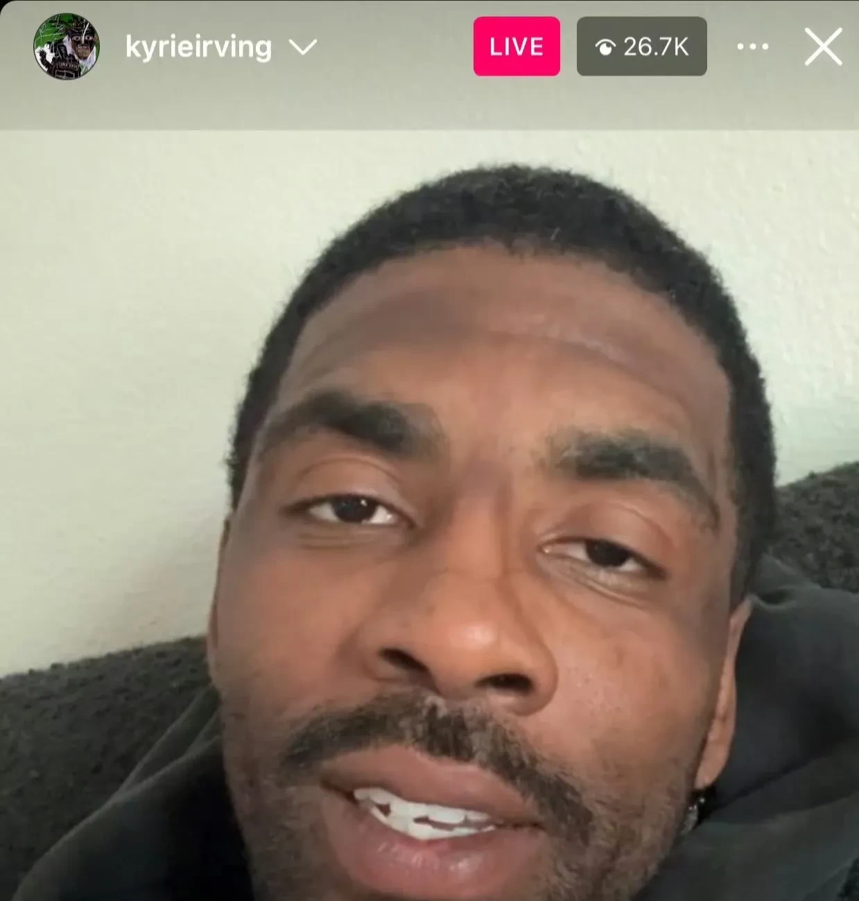 包含法兰克福球迷驻售货车边支持球队，赛季夏一个民间球迷难的词条