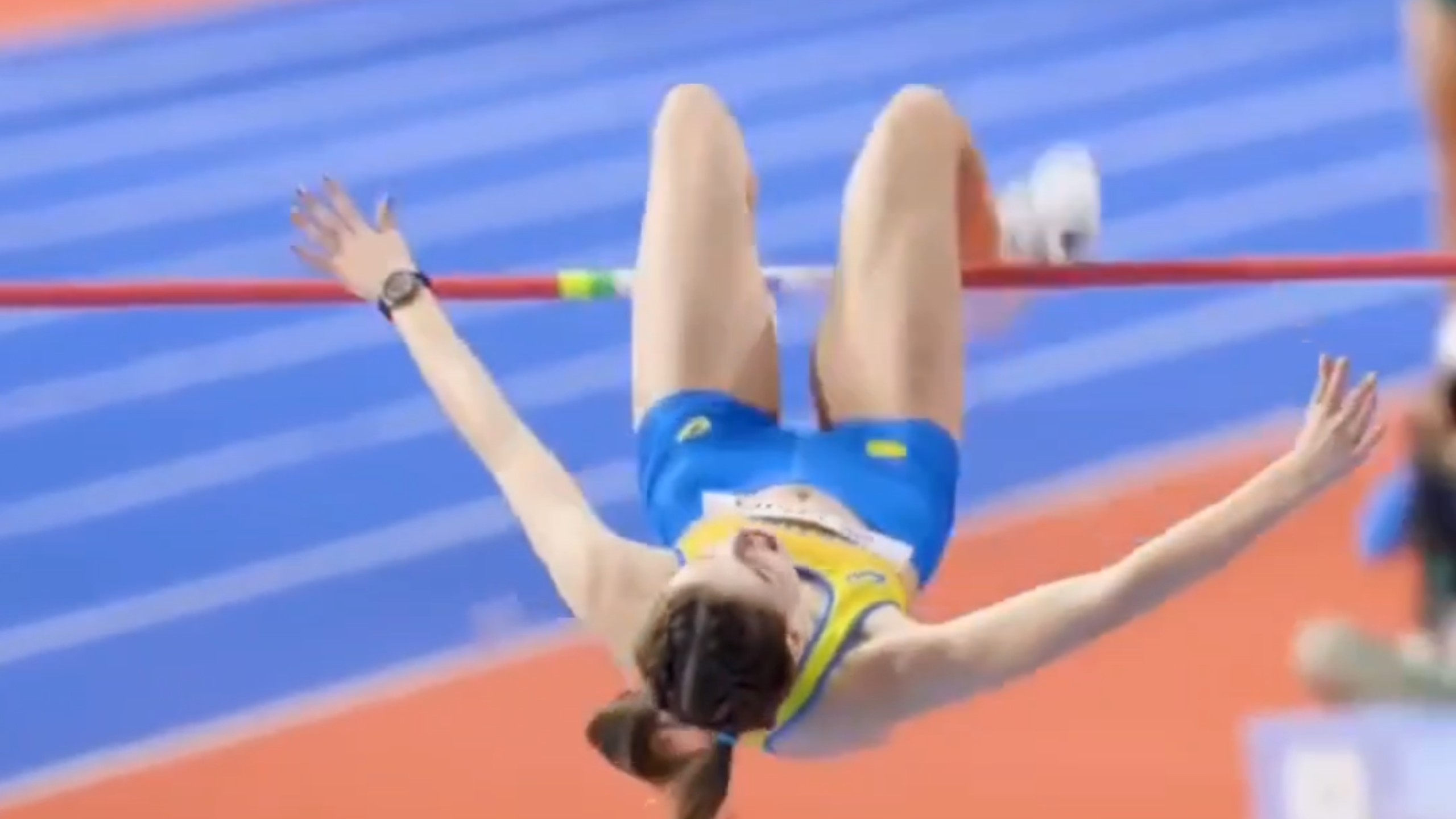 im电游-体操新秀闪耀赛场，观众掌声雷动