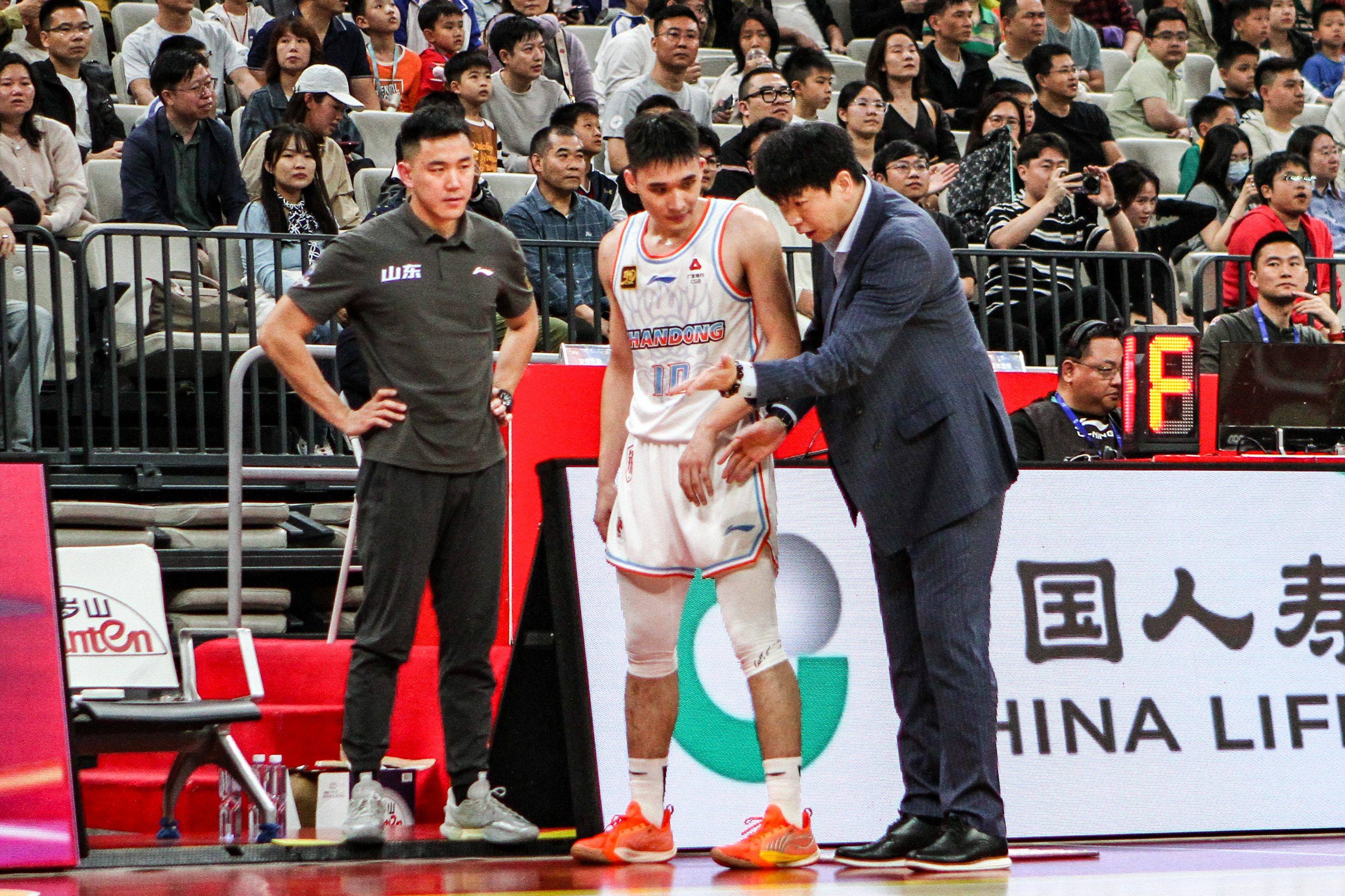 球队连胜多场比赛，冲击季后赛资格