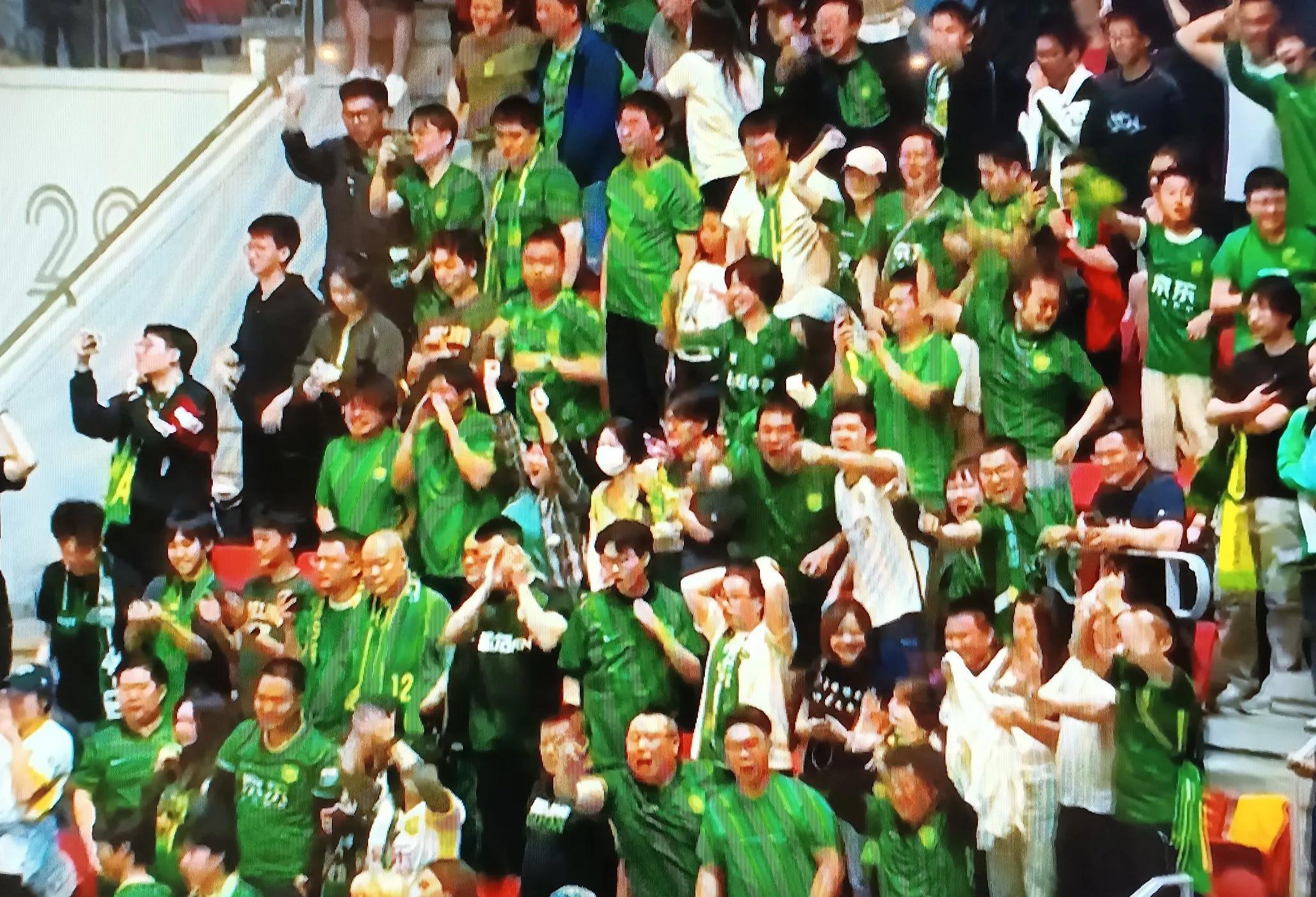 上港主场对阵北京人和，勇往直前