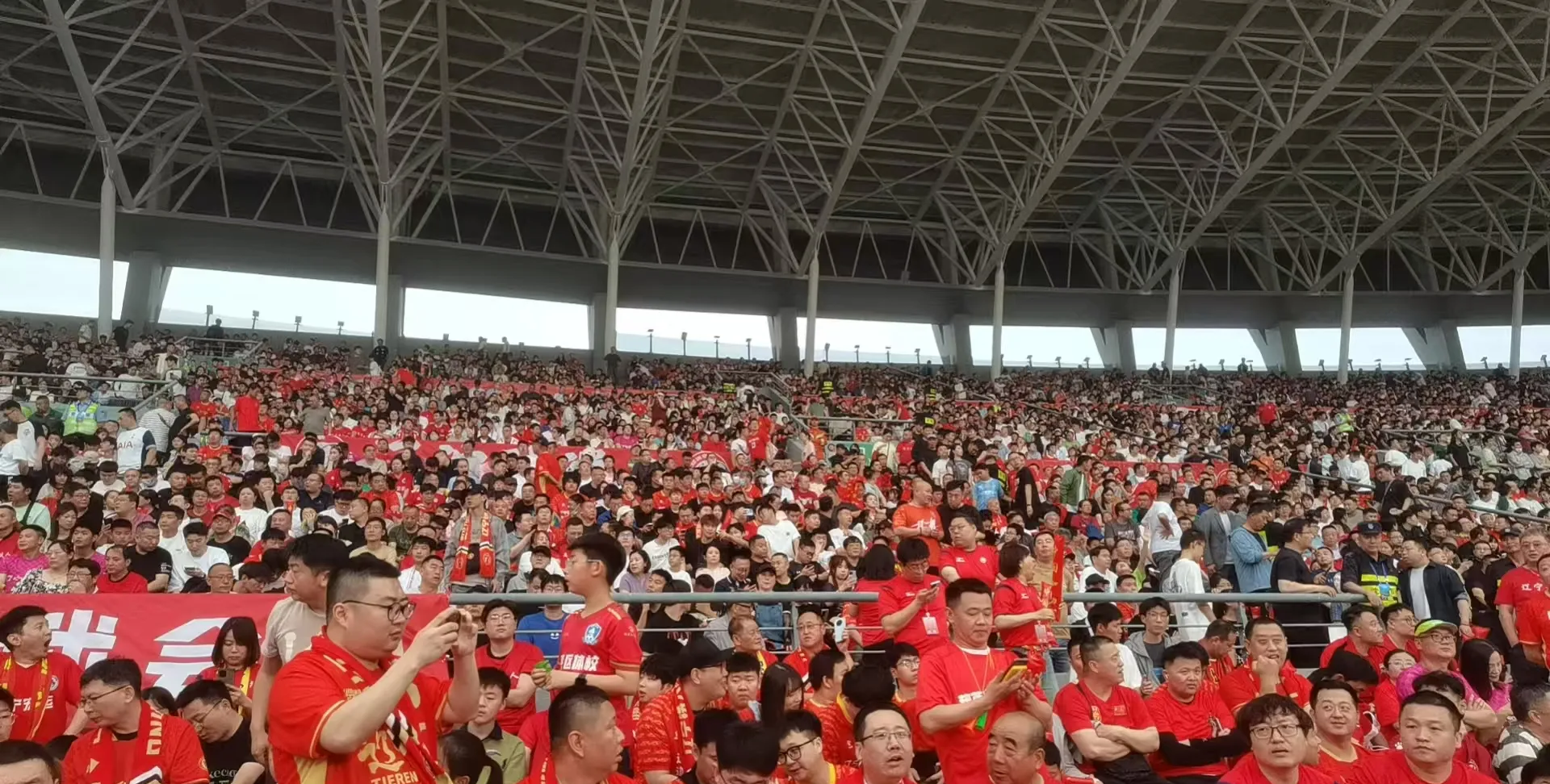 IM电竞游戏-关于竞技场上烽火连天，激烈比拼引人瞩目的信息