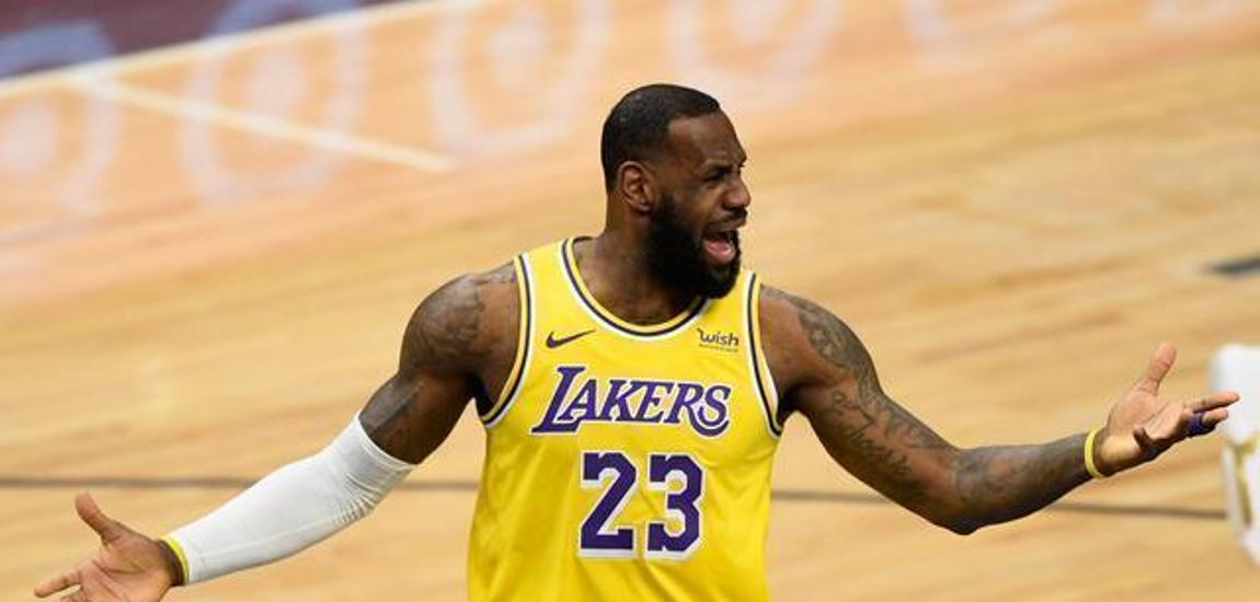 詹姆斯猛砍分，带领球队轻取胜利