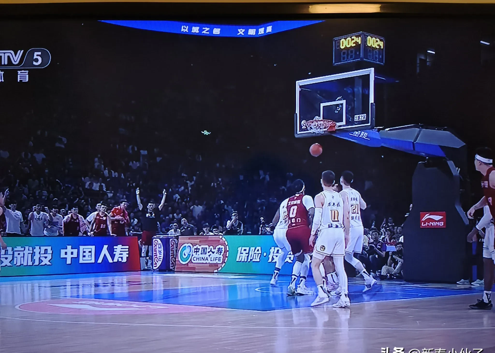 im电竞APP-强强对决，球场明星，精彩瞬间惊艳全场！