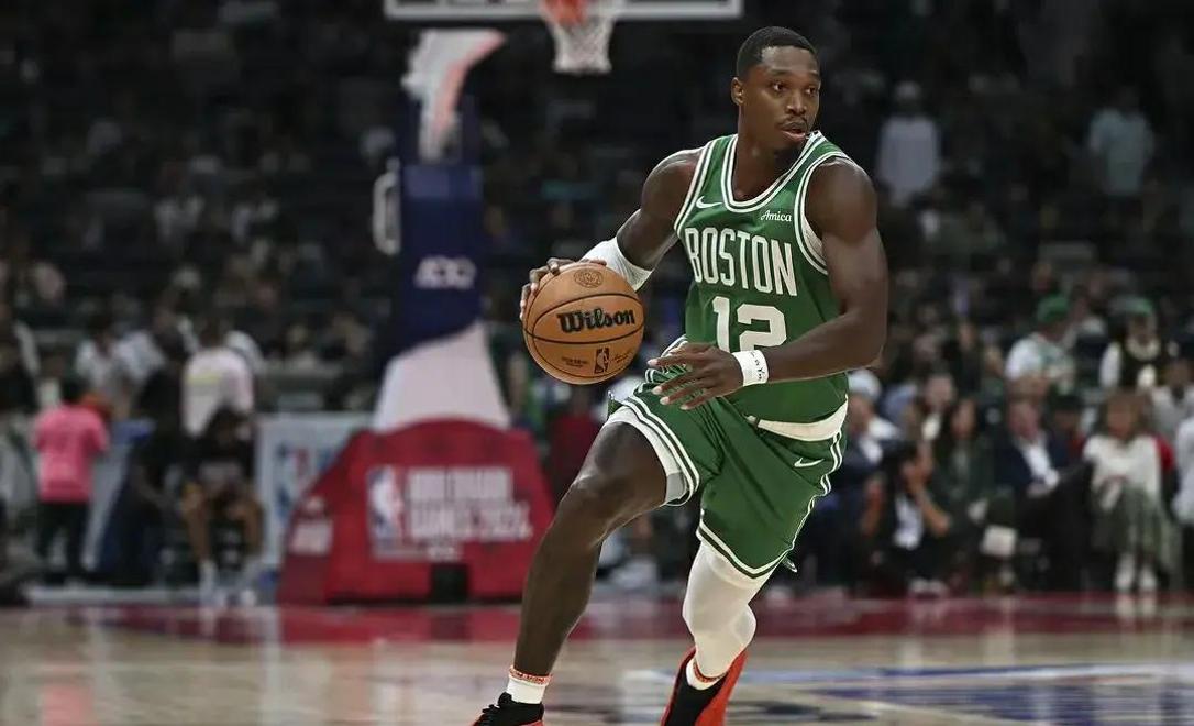 凯尔特人逆转活塞，沃克砍下25分