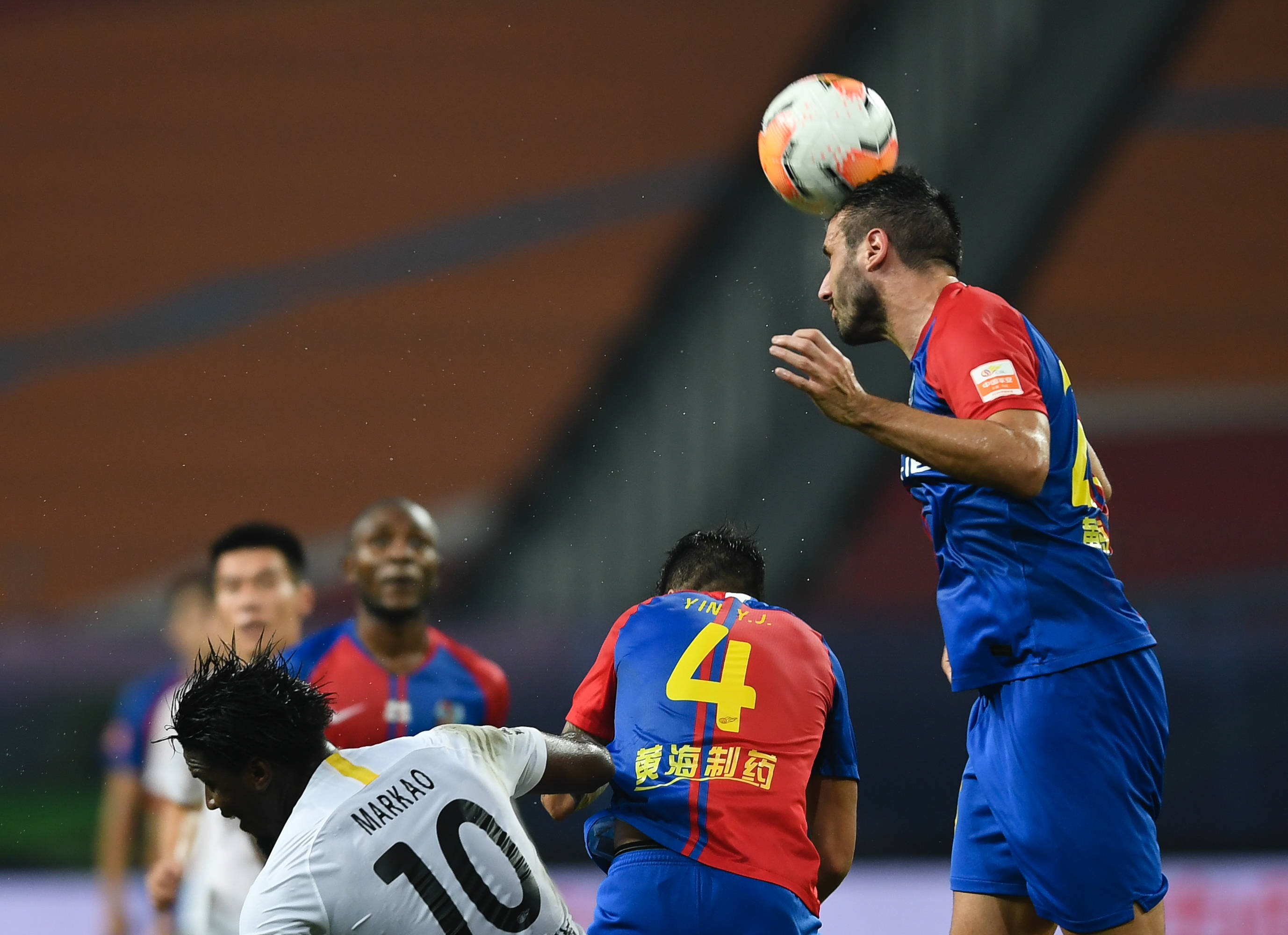 青岛黄海客场击败天津天海，豪取胜利