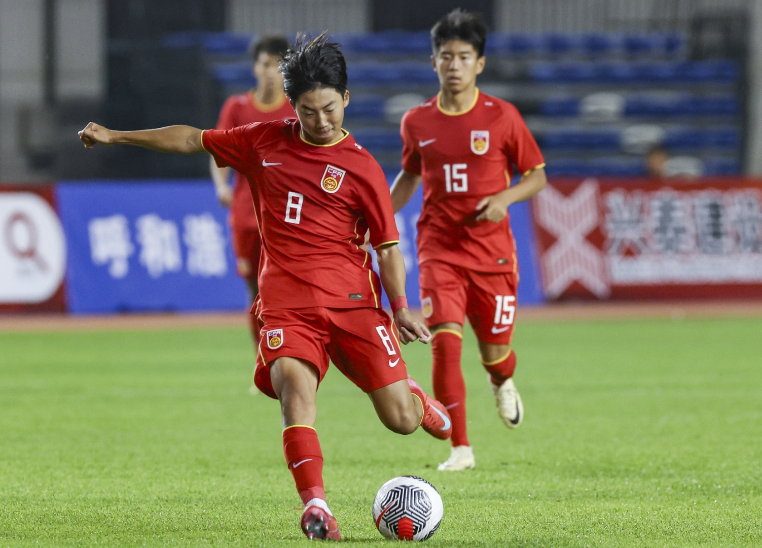 -向前进军！国家足球队晋级决赛