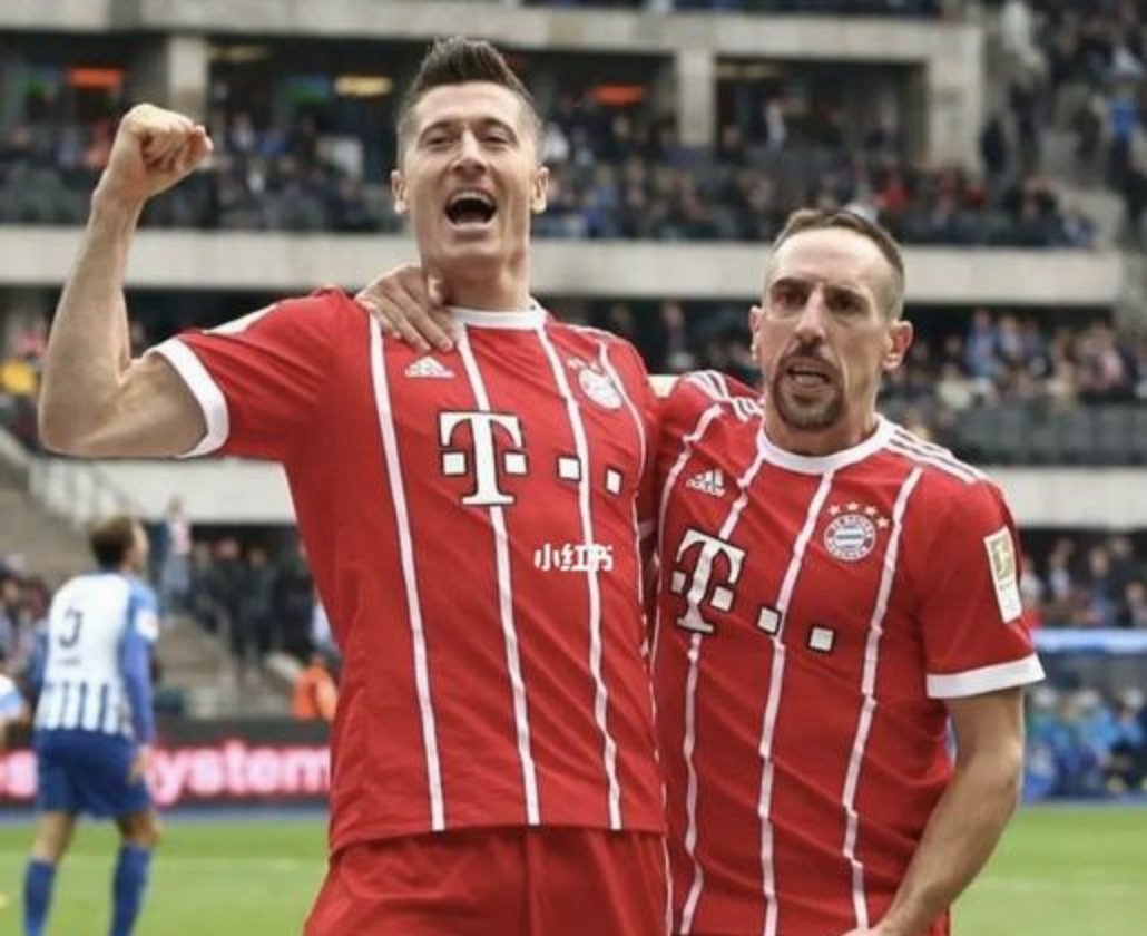 莱万多夫斯基：拜仁最终要求转会的简单介绍